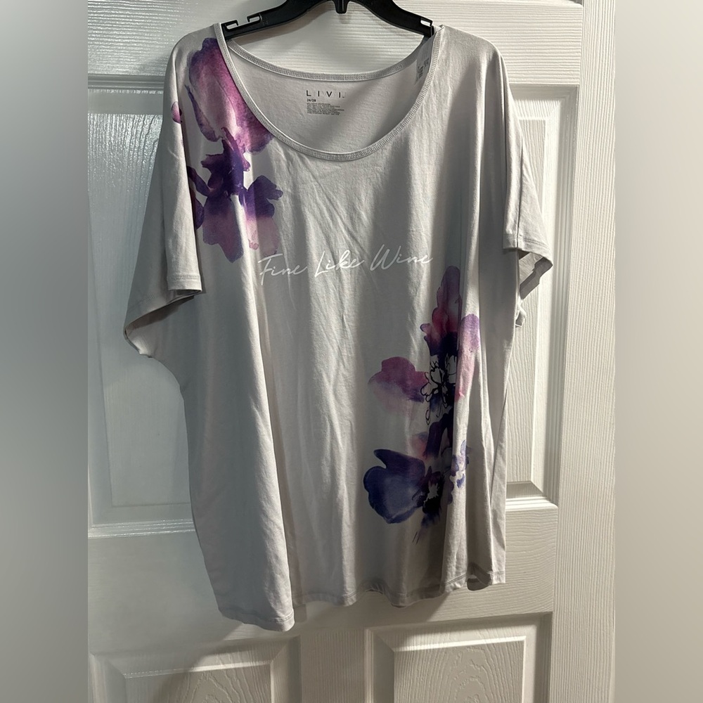 New With Tags Livi Active Floral Purple T Shirt
